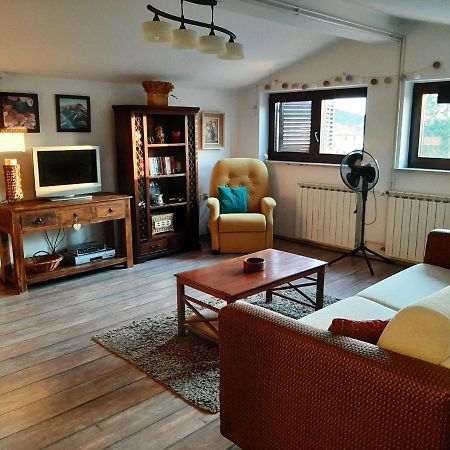 Nice, Cosy Studio Apartment With Shared Outdoor Pool 班约勒 外观 照片
