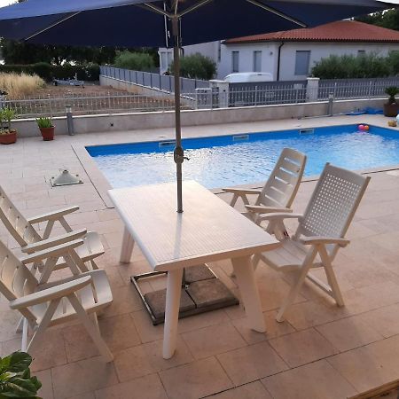 Nice, Cosy Studio Apartment With Shared Outdoor Pool 班约勒 外观 照片