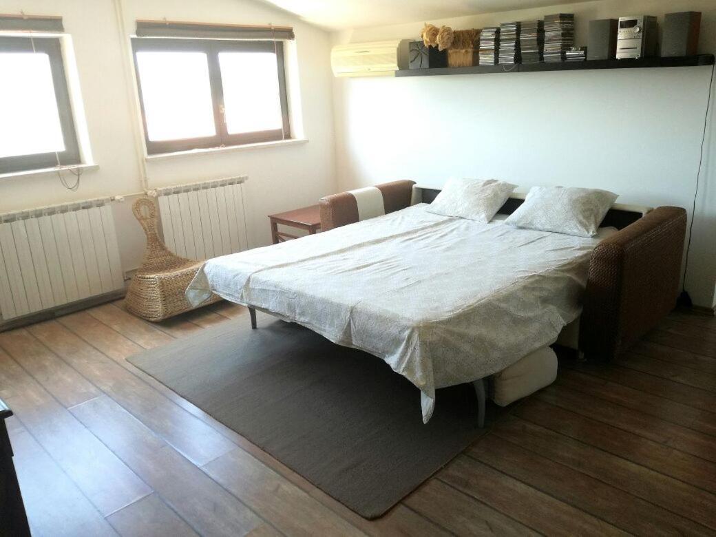 Nice, Cosy Studio Apartment With Shared Outdoor Pool 班约勒 外观 照片