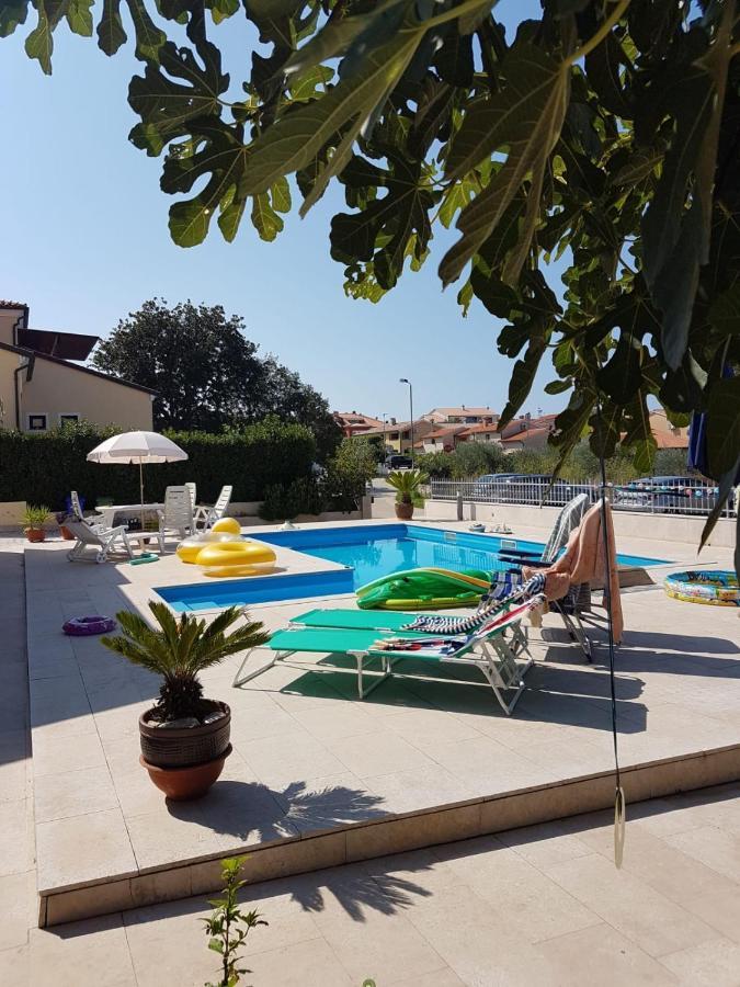 Nice, Cosy Studio Apartment With Shared Outdoor Pool 班约勒 外观 照片