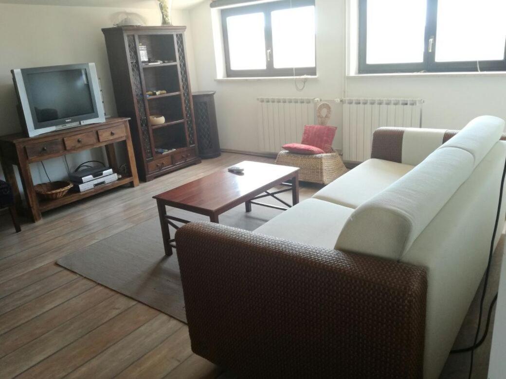 Nice, Cosy Studio Apartment With Shared Outdoor Pool 班约勒 外观 照片