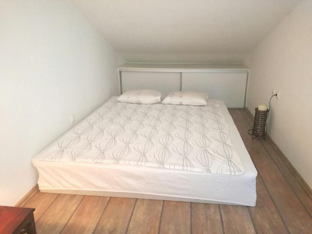 Nice, Cosy Studio Apartment With Shared Outdoor Pool 班约勒 外观 照片