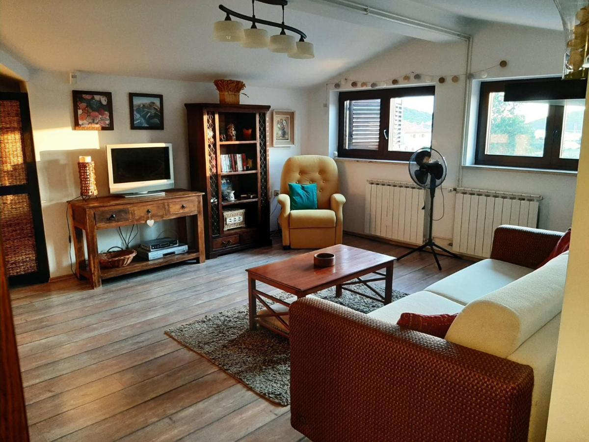 Nice, Cosy Studio Apartment With Shared Outdoor Pool 班约勒 外观 照片