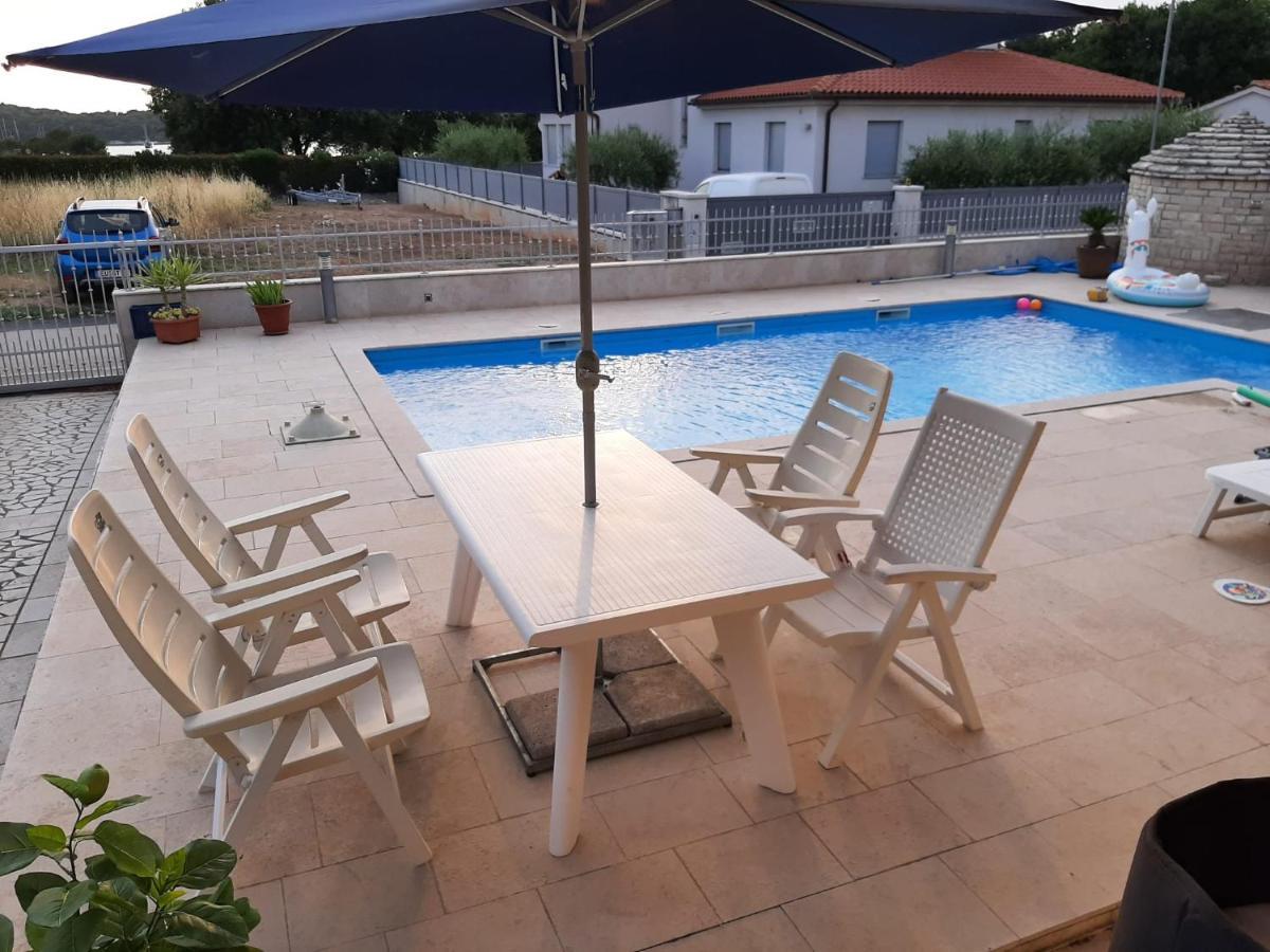 Nice, Cosy Studio Apartment With Shared Outdoor Pool 班约勒 外观 照片