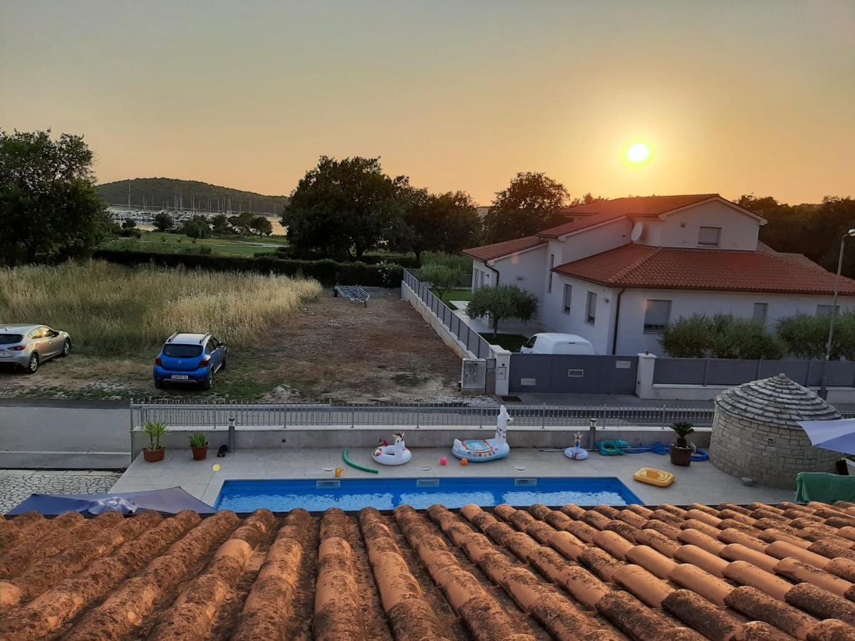 Nice, Cosy Studio Apartment With Shared Outdoor Pool 班约勒 外观 照片